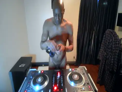 Snapshot of longdick4you8686 chatting on December 25, 10:16 pm longdick4you8686 online show from December 25, 10:16 pm