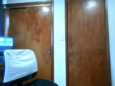 Snapshot of longdick4you8686 chatting on February 9, 3:45 pm longdick4you8686 online show from February 9, 3:45 pm