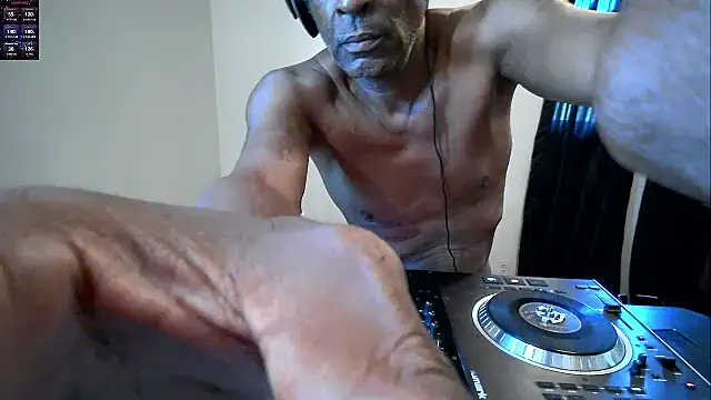 Snapshot of longdick4you8686 chatting on September 12, 9:59 pm longdick4you8686 online show from September 12, 9:59 pm