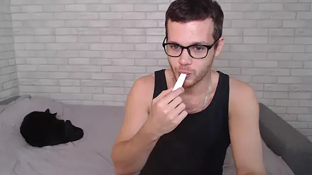 Snapshot of Alexxx_horny chatting on September 25, 11:31 am Alexxx horny online show from September 25, 11:31 am