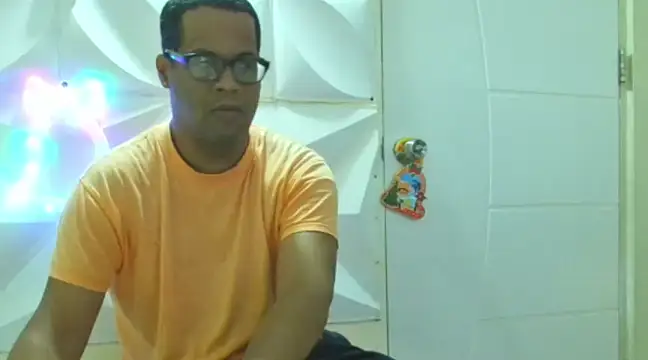 Snapshot of thesugar32 chatting on December 28, 12:47 pm thesugar32 online show from December 28, 12:47 pm