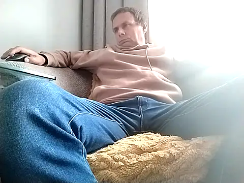 Snapshot of grzes19763 chatting on September 12, 9:09 am grzes19763 online show from September 12, 9:09 am