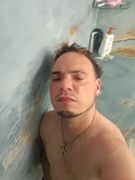 Snapshot of latinoflpr chatting on September 22, 1:38 am latinoflpr online show from September 22, 1:38 am