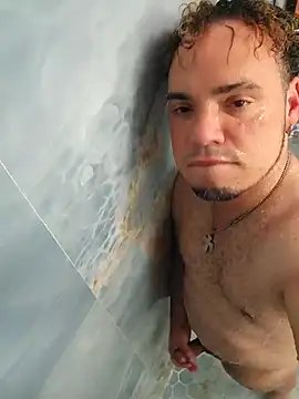 Snapshot of latinoflpr chatting on September 28, 3:26 am latinoflpr online show from September 28, 3:26 am