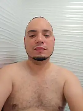 Snapshot of latinoflpr chatting on October 10, 2:49 am latinoflpr online show from October 10, 2:49 am