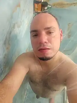 Snapshot of latinoflpr chatting on October 12, 1:43 am latinoflpr online show from October 12, 1:43 am