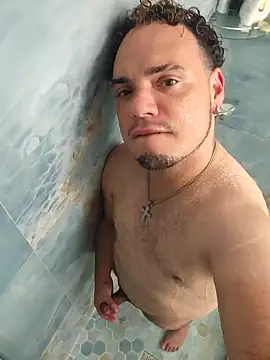 Snapshot of latinoflpr chatting on September 21, 1:28 am latinoflpr online show from September 21, 1:28 am