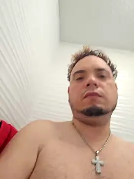 Snapshot of latinoflpr chatting on October 28, 5:21 am latinoflpr online show from October 28, 5:21 am