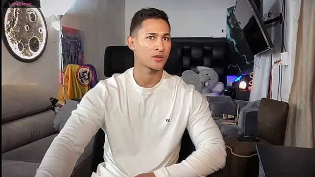 BenjaminCooperk online show from July 25, 9:50 am