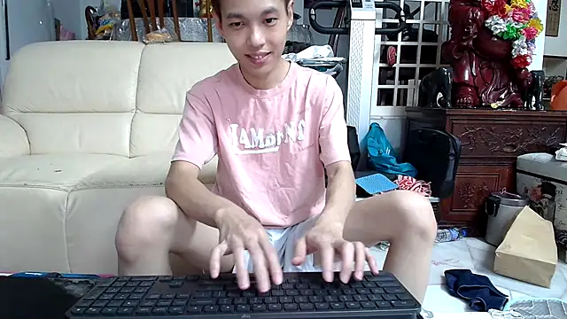 Snapshot of andrewooi chatting on January 5, 9:15 am andrewooi online show from January 5, 9:15 am