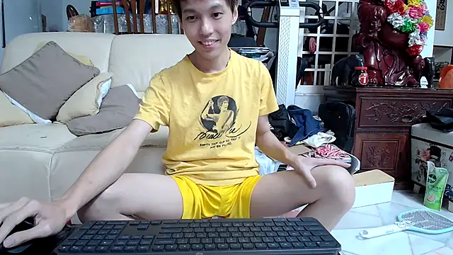 Snapshot of andrewooi chatting on March 10, 1:32 pm andrewooi online show from March 10, 1:32 pm