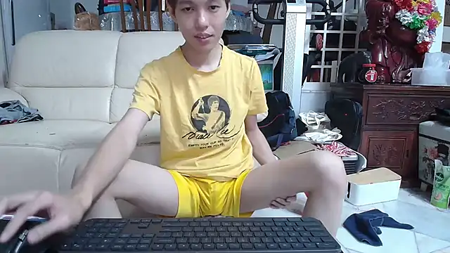 Snapshot of andrewooi chatting on March 9, 1:59 pm andrewooi online show from March 9, 1:59 pm