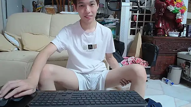 Snapshot of andrewooi chatting on December 24, 8:38 pm andrewooi online show from December 24, 8:38 pm