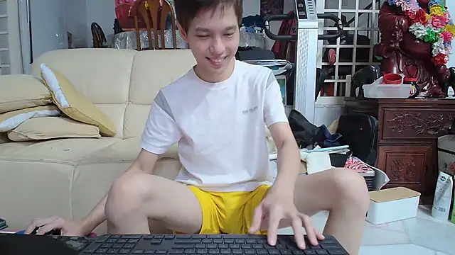 Snapshot of andrewooi chatting on February 20, 6:46 pm andrewooi online show from February 20, 6:46 pm