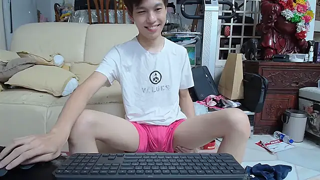 Snapshot of andrewooi chatting on December 23, 12:41 pm andrewooi online show from December 23, 12:41 pm