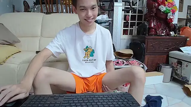 Snapshot of andrewooi chatting on January 22, 3:29 pm andrewooi online show from January 22, 3:29 pm