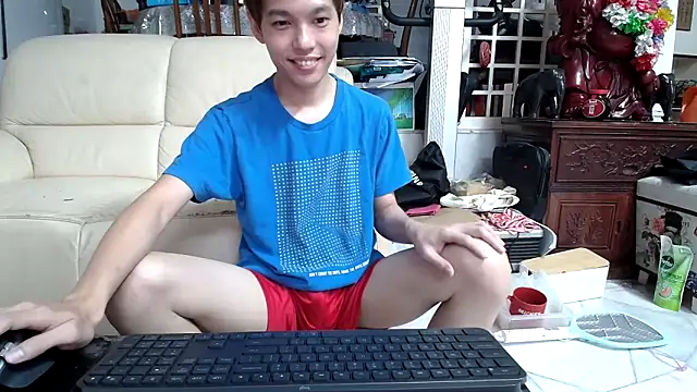 Snapshot of andrewooi chatting on March 5, 9:06 pm andrewooi online show from March 5, 9:06 pm