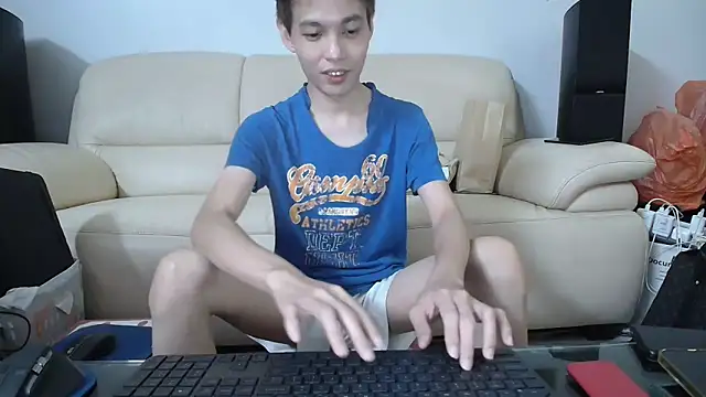 Snapshot of andrewooi chatting on February 4, 1:06 pm andrewooi online show from February 4, 1:06 pm