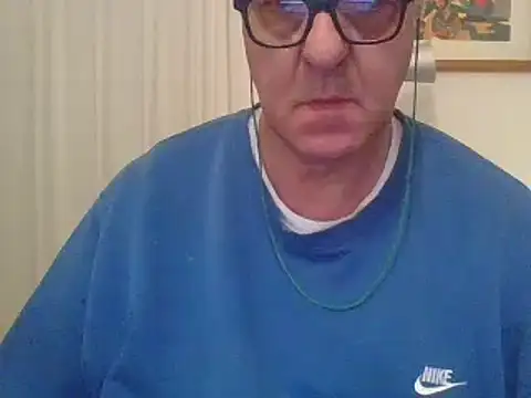Snapshot of ANONIMO7735 chatting on December 19, 4:24 pm ANONIMO7735 online show from December 19, 4:24 pm