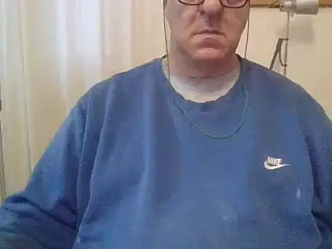 Snapshot of ANONIMO7735 chatting on December 18, 6:10 am ANONIMO7735 online show from December 18, 6:10 am