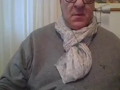 Snapshot of ANONIMO7735 chatting on December 25, 6:31 am ANONIMO7735 online show from December 25, 6:31 am