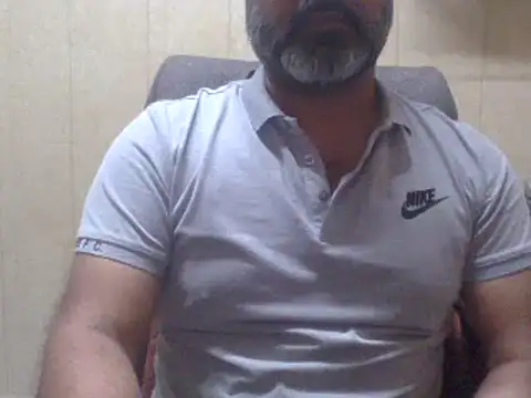 Snapshot of hairymaster95 chatting on February 23, 7:06 am hairymaster95 online show from February 23, 7:06 am