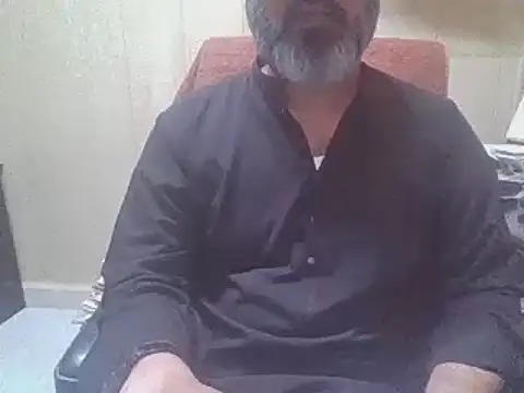 Snapshot of hairymaster95 chatting on October 3, 6:29 am hairymaster95 online show from October 3, 6:29 am