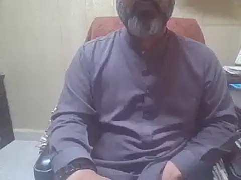Snapshot of hairymaster95 chatting on October 4, 8:08 am hairymaster95 online show from October 4, 8:08 am