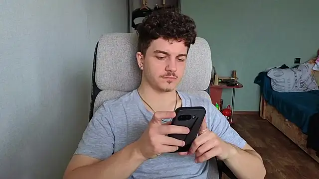 Remy Miles online show from March 17, 6:16 am