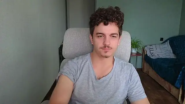 Snapshot of Remy_Miles chatting on October 17, 6:28 am Remy Miles online show from October 17, 6:28 am