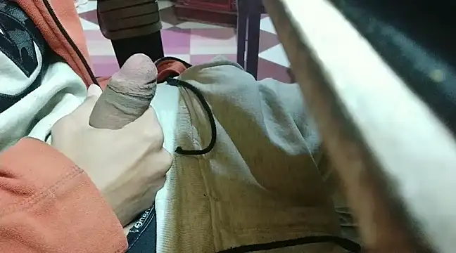 growing20yo online show from February 14, 11:32 pm