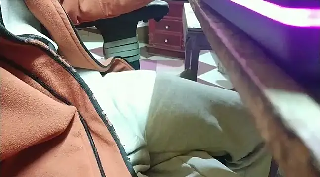 growing20yo online show from February 9, 10:54 pm