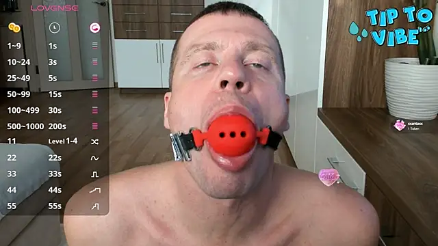 Snapshot of Smallnipples chatting on December 8, 8:20 am Smallnipples online show from December 8, 8:20 am