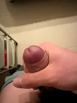 alextang2005 online show from December 16, 3:41 pm