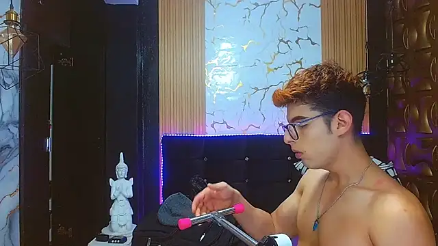 Snapshot of angel_sexyevil chatting on October 18, 12:32 pm angel sexyevil online show from October 18, 12:32 pm