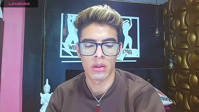 Snapshot of angel_sexyevil chatting on January 12, 12:23 pm angel sexyevil online show from January 12, 12:23 pm