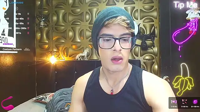 Snapshot of angel_sexyevil chatting on January 23, 12:30 pm angel sexyevil online show from January 23, 12:30 pm