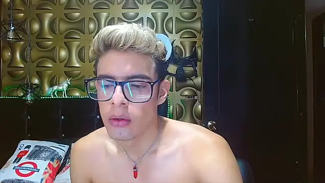Snapshot of angel_sexyevil chatting on February 7, 12:17 pm angel sexyevil online show from February 7, 12:17 pm