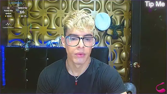 Snapshot of angel_sexyevil chatting on February 18, 12:17 pm angel sexyevil online show from February 18, 12:17 pm