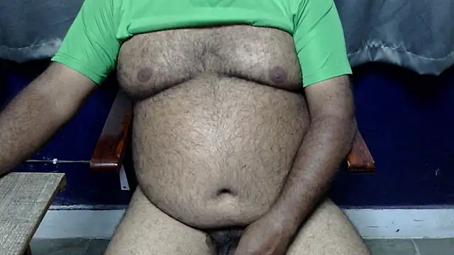 Snapshot of hairysubcub_70 chatting on October 12, 12:54 pm hairysubcub 70 online show from October 12, 12:54 pm