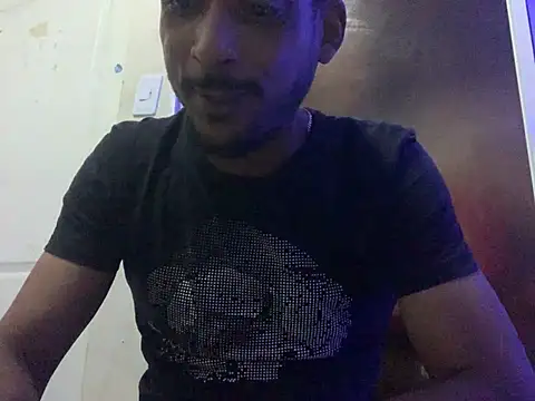 Snapshot of domigoodguy chatting on February 2, 10:17 pm domigoodguy online show from February 2, 10:17 pm