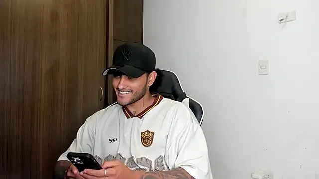 Snapshot of Alessandro_Vanni chatting on January 20, 1:28 am Alessandro Vanni online show from January 20, 1:28 am