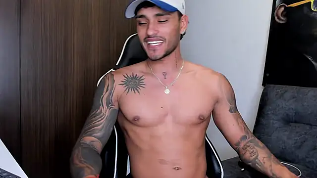 Snapshot of Alessandro_Vanni chatting on March 10, 11:27 pm Alessandro Vanni online show from March 10, 11:27 pm