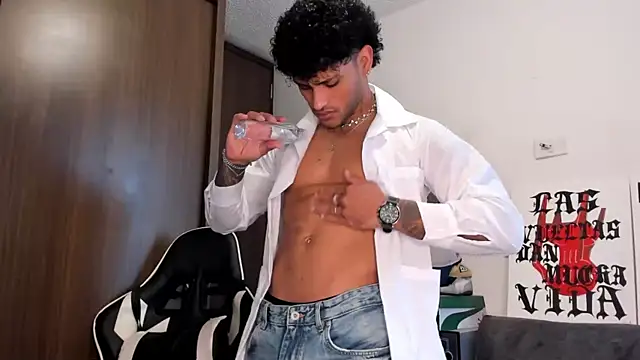 Snapshot of Alessandro_Vanni chatting on September 13, 6:53 pm Alessandro Vanni online show from September 13, 6:53 pm