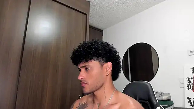 Snapshot of Alessandro_Vanni chatting on September 22, 1:27 am Alessandro Vanni online show from September 22, 1:27 am
