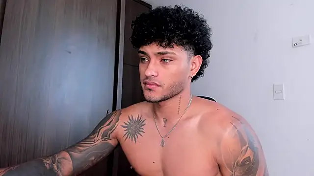 Snapshot of Alessandro_Vanni chatting on February 4, 12:55 pm Alessandro Vanni online show from February 4, 12:55 pm