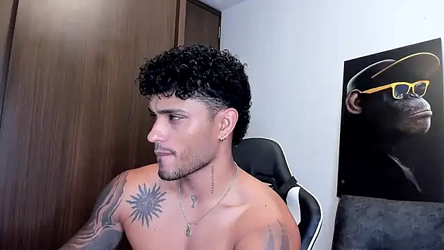 Snapshot of Alessandro_Vanni chatting on March 10, 3:23 am Alessandro Vanni online show from March 10, 3:23 am