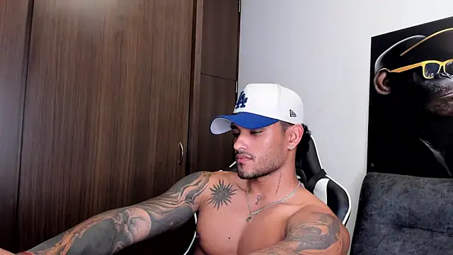 Snapshot of Alessandro_Vanni chatting on March 12, 3:02 am Alessandro Vanni online show from March 12, 3:02 am