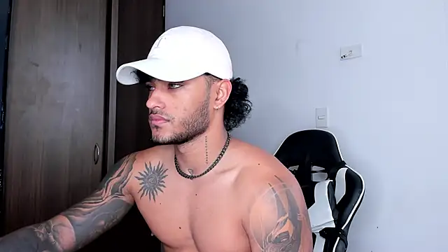 Snapshot of Alessandro_Vanni chatting on December 11, 12:16 pm Alessandro Vanni online show from December 11, 12:16 pm