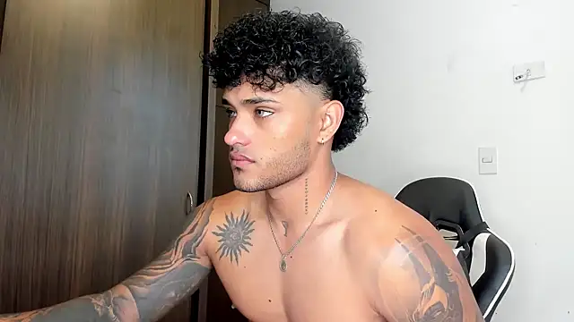 Snapshot of Alessandro_Vanni chatting on January 27, 1:52 pm Alessandro Vanni online show from January 27, 1:52 pm